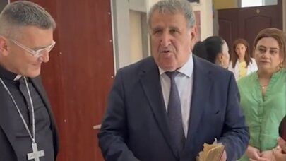 İsa Həbibbəylidən Nizaminin əlyazmasına hörmətsizlik: Vatikan nümayəndələri şoka düşdü - VİDEO