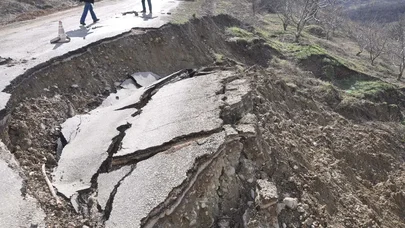 Şamaxıda torpaq sürüşməsi yolları yararsız hala saldı - VİDEO