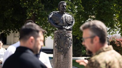 Zelenski Leninin keçmiş abidəsinin yerində məşhur hetmana heykəl ucaldır