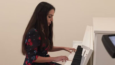 Leyla Əliyeva pianoda bu mahnını ifa etdi - VİDEO