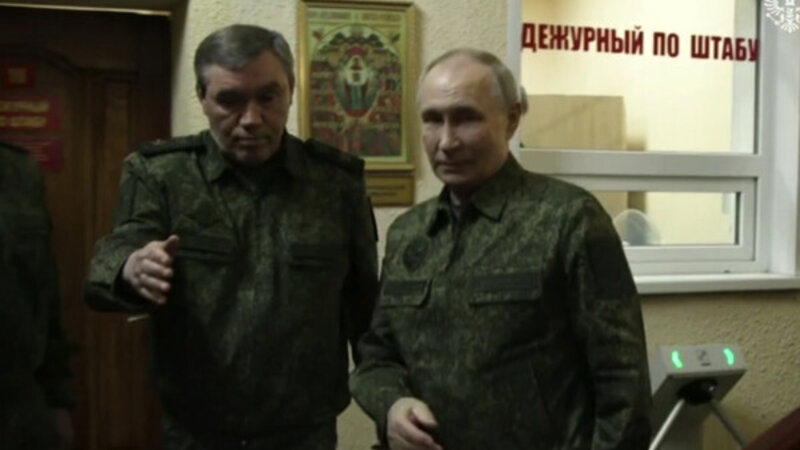 Ukrayna daha bir şəhəri itirdi - Putinə o işğal kadrlarını göstərdilər
