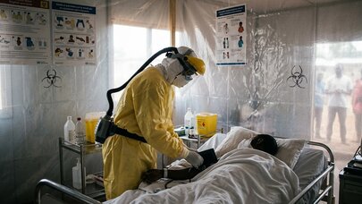 Ebola pandemiya yaradacaq? - Akademik açıqladı