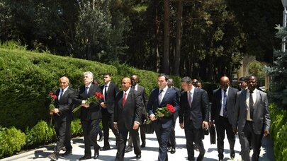 Zimbabve Milli Assambleyasının sədri Fəxri xiyabanı ziyarət etdi