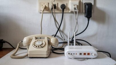 Dünya bu xidmətdən imtina edir:  Azərbaycanda isə internet paketinə əlavə olunur