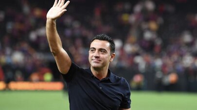 O, meydanda liderdir - Xavi kimi deyir?