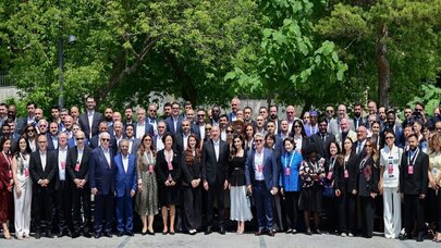 Prezidentin sosial media hesablarında forumun ailə fotosu paylaşıldı