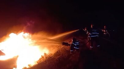 Bakı–Quba yolunda yanacaqdaşıyan avtomobil aşdı, yanğın baş verdi - VİDEO