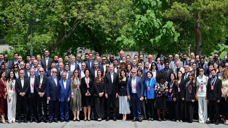 Prezidentin hesablarında forumun ailə fotosu paylaşıldı