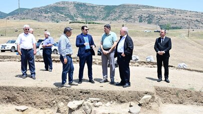 Mədəniyyət naziri Yardımlıda aparılan arxeoloji tədqiqat işləri ilə tanış oldu