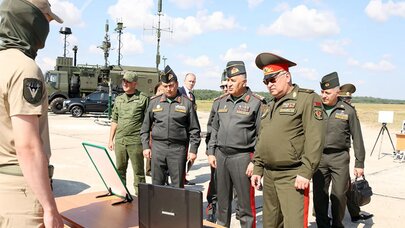 Kərim Vəliyev Belarusda hərbi obyektlərə baş çəkdi - FOTO