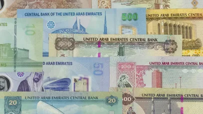 Təhsildə rekord mükafat: Şeyx şagirdlərə bu qədər pul payladı