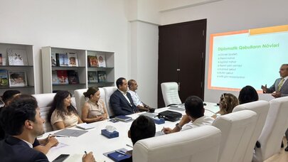 Mədəniyyət Nazirliyində dövlət protokolu üzrə peşəkar təlim keçirilib