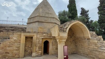 Orxan Fikrətoğlunun Osmanlıya “atdığı daş”: “Məzarına zərər vurulub”