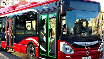 Sərnişin "BakuBus"un avtobusundan yıxılaraq xəsarət aldı