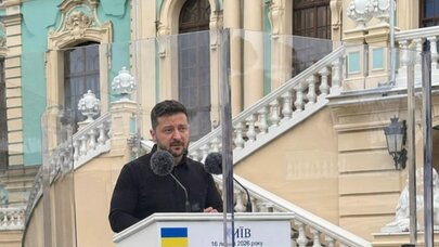 Zelenski niyə şüşə arxasından çıxış etdi?