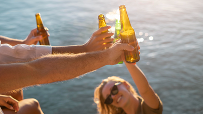 Həkimdən isti havada alkoqol qəbul edənlərə xəbərdarlıq