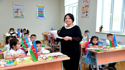 Şagird və müəllimlərin geyim qaydaları hüquqi müstəviyə keçirildi