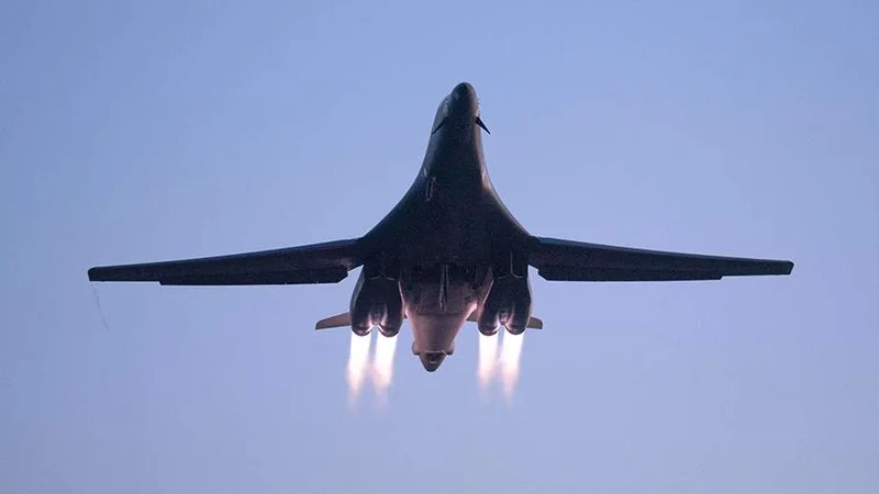 ABŞ bombardmançısı İRAN ÜZƏRİNDƏ - Avropadakı hərbi bazadan havaya qalxıb