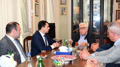 Nazir Xalq yazıçısı Anarla görüşdü - Foto