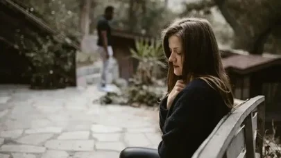 Tovuzda yaşlı kişi evinə gedib-gəldiyi qadının qızıyla münasibətdə oldu, videoya çəkdi - TƏFƏRRÜAT