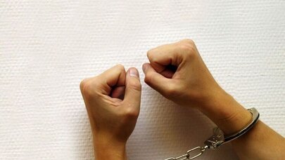 Sərxoş ata iki yaşlı qızının həyatına son qoydu - Dəhşətli faciə