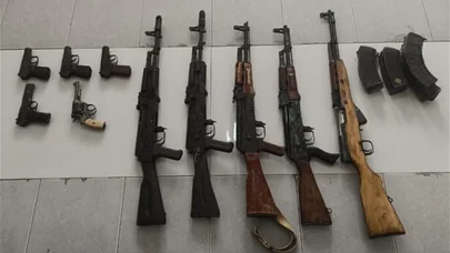 Polis xeyli sayda silah-sursat aşkarladı