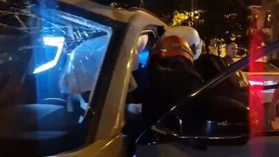 Maşında sıxılı vəziyyətdə qalmış şəxs xilas edildi