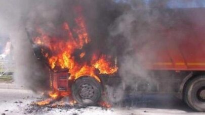 Bakıda yük avtomobili yandı