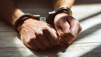 Rusiyada gəmini talan etdi, 20 il axtardılar -  Azərbaycanda gizlənibmiş
