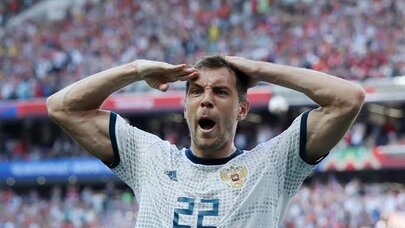 Məşhur futbolçu sürət həddini aşır, parklanma və pullu yol üçün ödəniş etmir