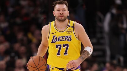 Keçmiş sevgilisi NBA ulduzundan 50 milyon tələb edir