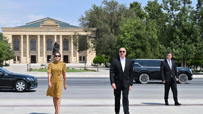 İlham Əliyev və Mehriban Əliyeva Ümummilli Liderin abidəsini ziyarət etdilər - FOTO