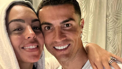 Ronaldo toyundan sonra saçlarını kürən rəngə boyadı - FOTO