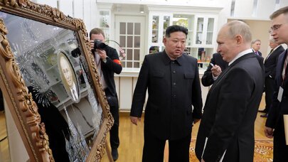 Kim Çen Indan Putinə cavab: "Qüdrətli Rusiya quracaqsan!"