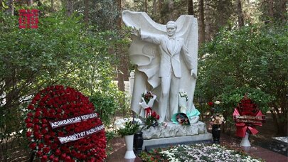 Xalq artistinin Fəxri Xiyabanda anım mərasimi baş tutdu