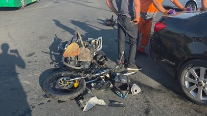 Avtomobil 2 motosikletlə toqquşdu: yaralılar var - Foto