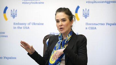 Zelenski müşavirini qovdu: Korrupsiya izi, yoxsa...