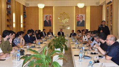 Mədəniyyət Nazirliyinin təşkilatçılığı ilə yazar və naşirlərlə görüş keçirildi - Foto