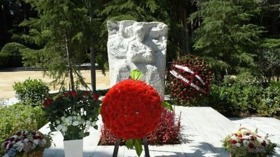 Xalq artisti Niyazinin məzarı ziyarət edildi