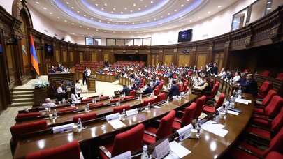 Ermənistan parlamentində kritik gün: Növbədənkənar iclas çağırıldı