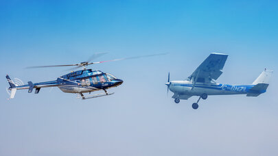 Polis helikopteri təyyarə ilə toqquşdu - Xəsarət alanlar var