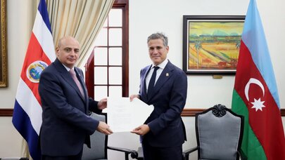 Yeni səfir etimadnaməsinin sürətini nazirə təqdim etdi