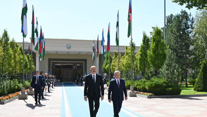 Prezident İlham Əliyev Daşkənddə belə qarşılandı - FOTO
