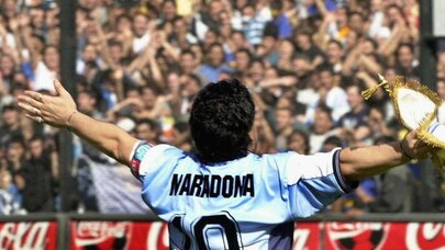 Maradonanın əli ilə qol vurduğu o top görün neçə milyona satıldı - FOTO/VİDEO