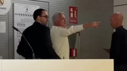 Mənim haqqımda pis danışırsansa, ehtiyatlı ol - Mourinyo jurnalisti hədələdi
