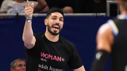 Transgender qalmaqalı: məşhur türkə qadağa qoyuldu