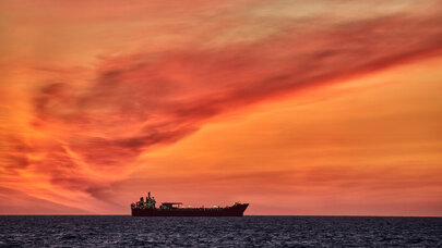 Türkiyə tankerinə PUA HÜCUMU - Körpü tamamilə sıradan çıxdı