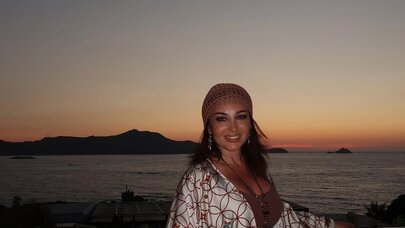Əməkdar artist yay tətilini Bodrumda keçirir - FOTO