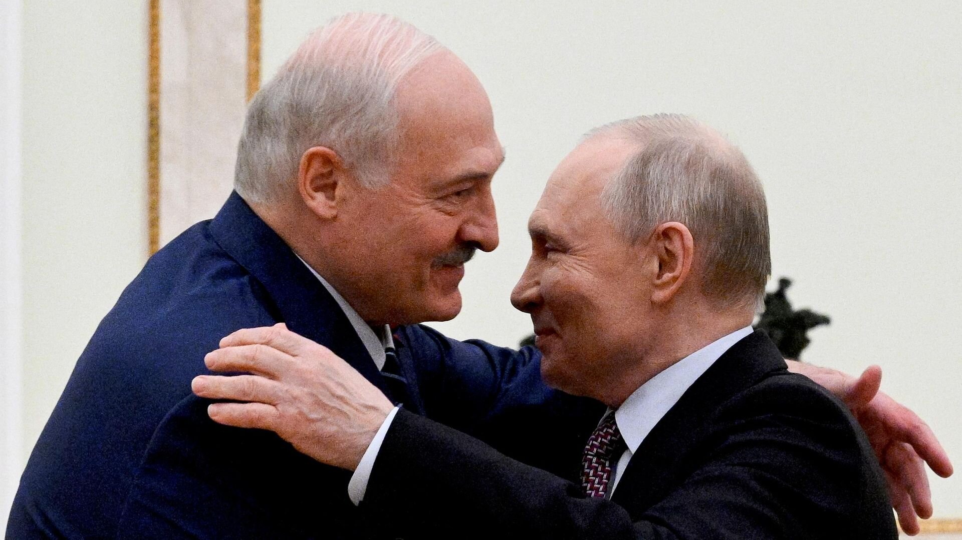 Putin Lukaşenko ilə Novo-Oqaryovoda görüşdü - VİDEO