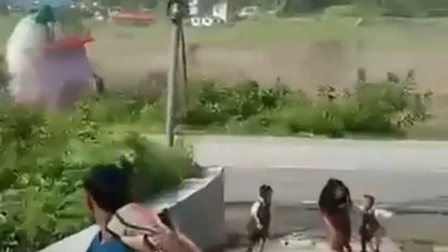 Dünya bu anadan danışır - Qızlarını son anda daşqından qurtardı (VİDEO)